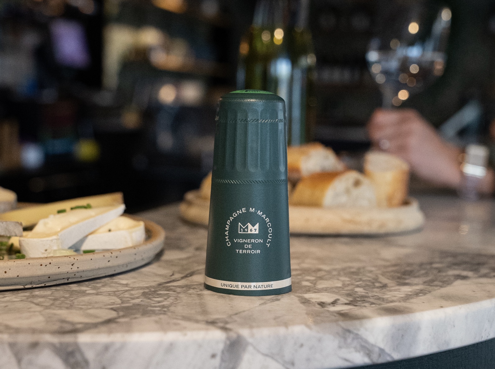 Champagne Marcoult, coiffe complète mise en scène