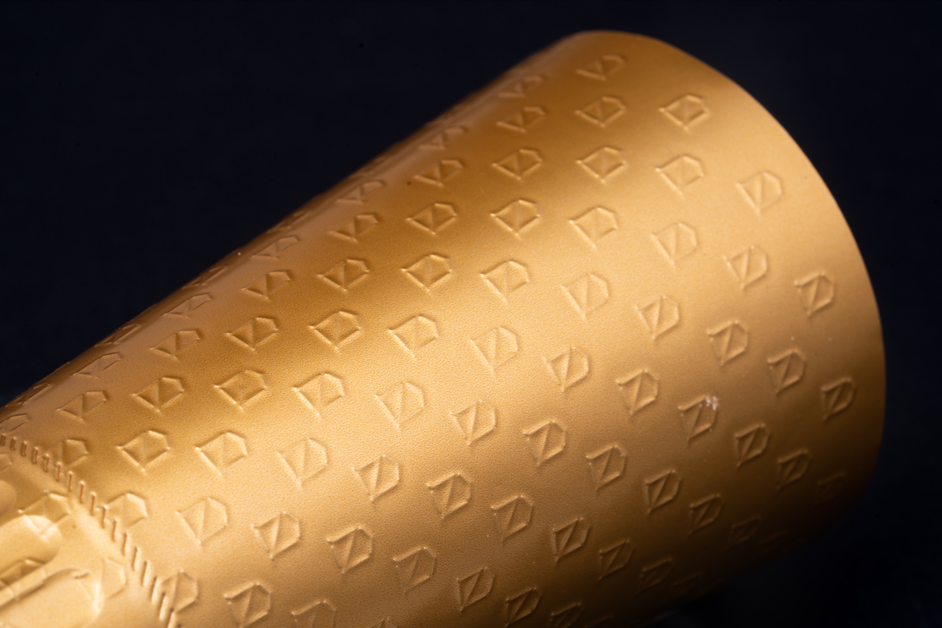 Nyetimber, coiffe dorée détails